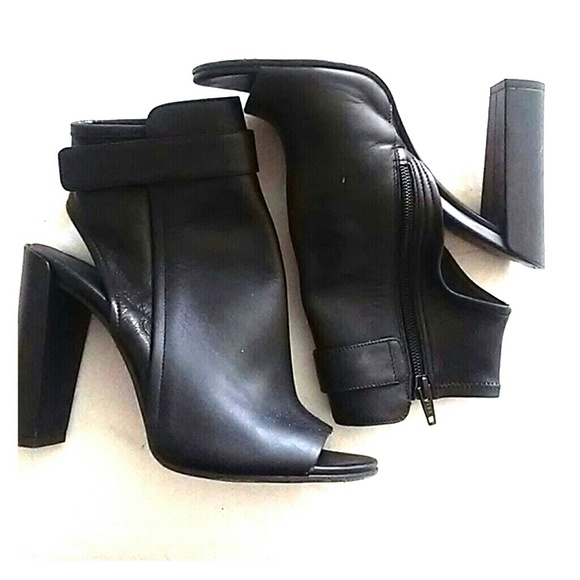 VINCE Brigham Booties Sz 38 7.5
